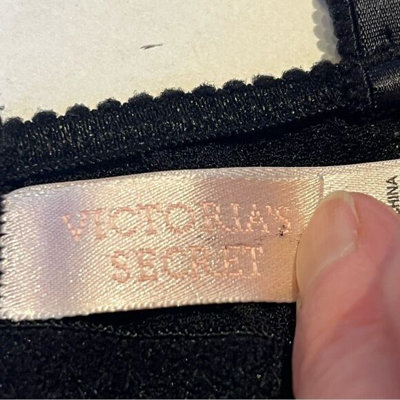 Victoria's Secret Black Lace Bra Unlined Underwire Size 36D - Picture 3 of 6